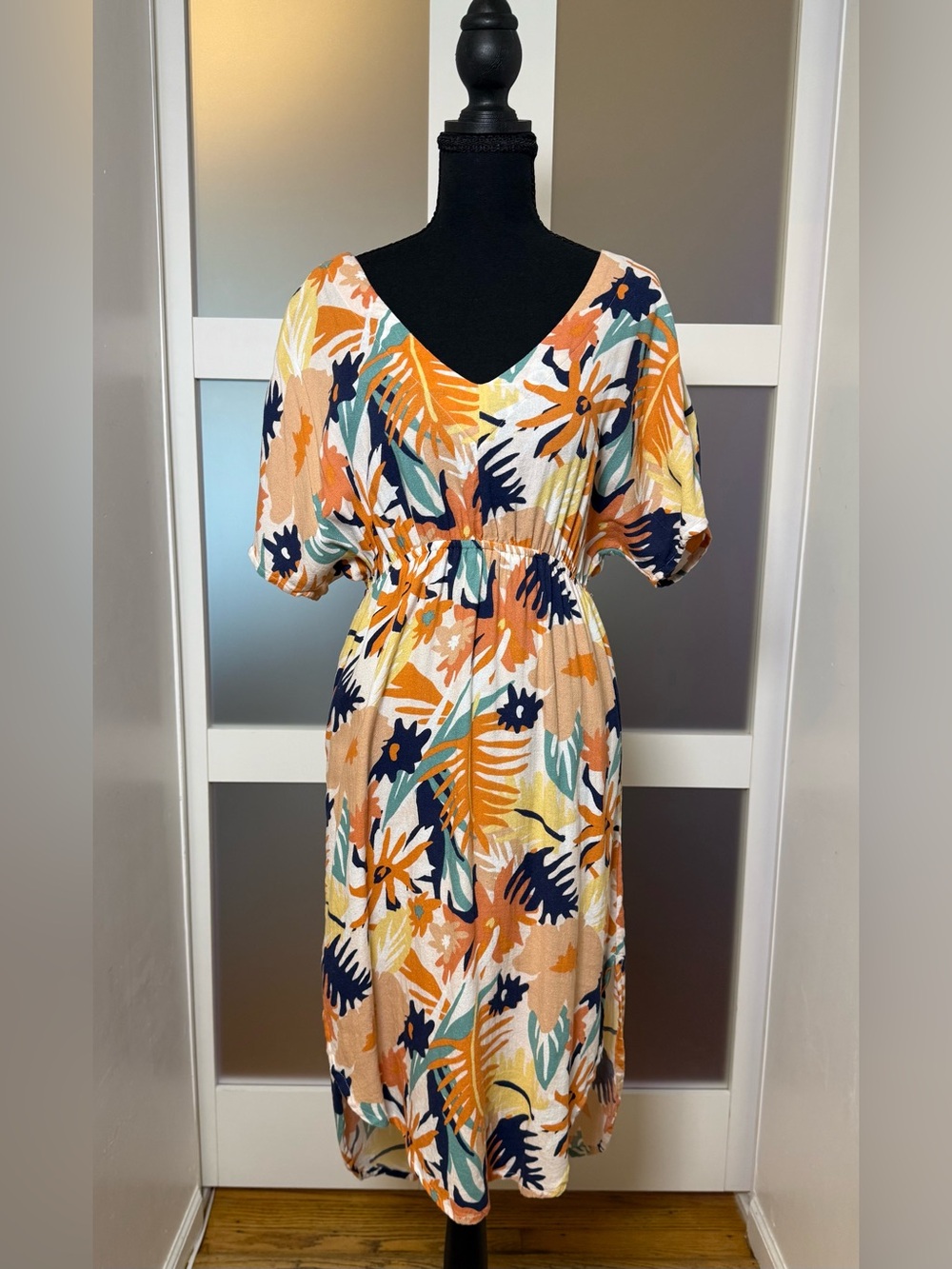 Roxy Peach Tropical Print V-Neck Midi Dress, size Small.